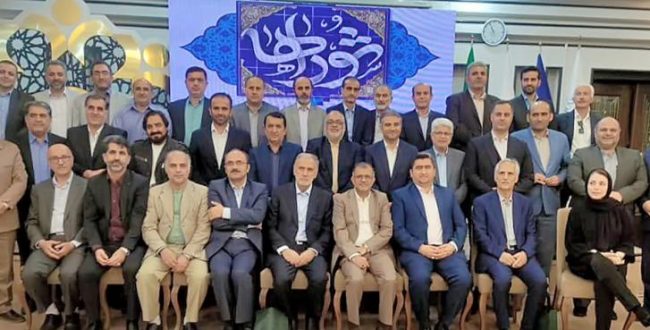 کدام اعضای ادوار شورا و شهرداران پیشین رشت در برنامه تجلیل شورای ششم حضور پیدا کردند؟