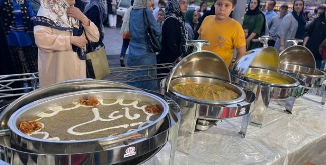 برپایی میز خوراک یوم الطعام در شهر رشت،اولین شهر خوراک جهان در یونسکو در پیاده راه فرهنگی شهدای ذهاب _ مردم رشت مهمان سفره امیرالمومنین(ع) شدند