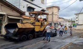 تداوم عملیات روکش آسفالت مناطق ۵ گانه شهری با هدف تسهیل در تردد،ایمنی و رفاه شهروندان