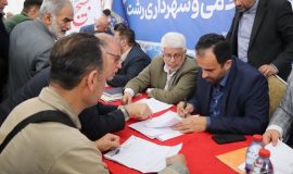 میز خدمت شهرداری با حضور شهردار رشت،رئیس کمیسیون گردشگری شورای اسلامی و مدیران مناطق پنج گانه شهری در مصلای رشت برگزار شد