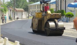 تداوم عملیات روکش آسفالت در معابر اصلی و فرعی شهری شهر رشت