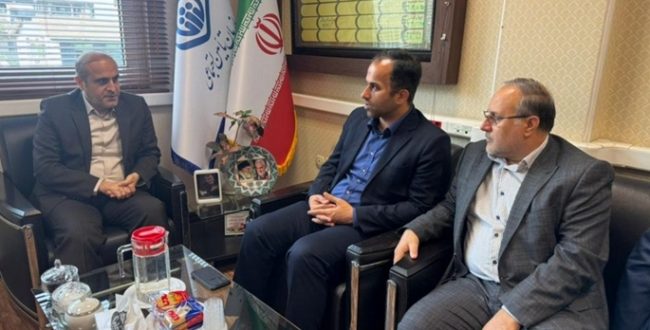 دیدار شهردار رشت با همراهی رئیس کمیسیون بهداشت، محیطزیست و خدمات شهری شورای اسلامی با مدیرکل تأمین اجتماعی استان گیلان