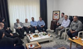 دیدار اعضای شورای اسلامی و شهردار رشت با خانواده شهید توحید مهرپور مامور پلیس راه گیلان و جانشین پلیس راه رشت لاهیجان